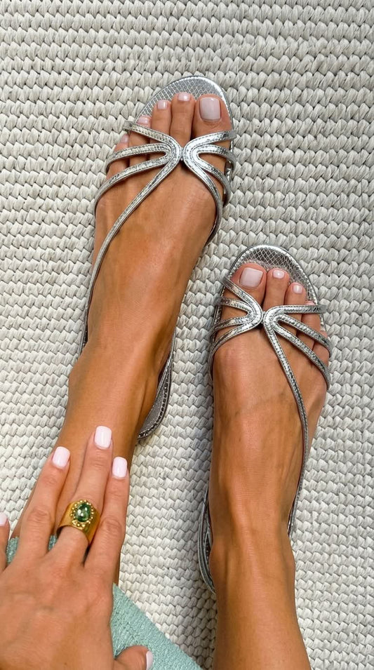 SANDALIAS DORADAS ELEGANCIA VERANIEGA