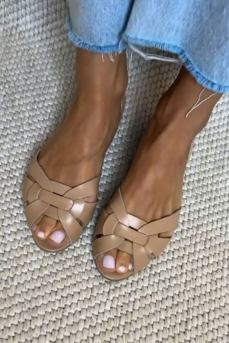 SANDALIAS TEJIDAS CON FIBRAS NATURALES