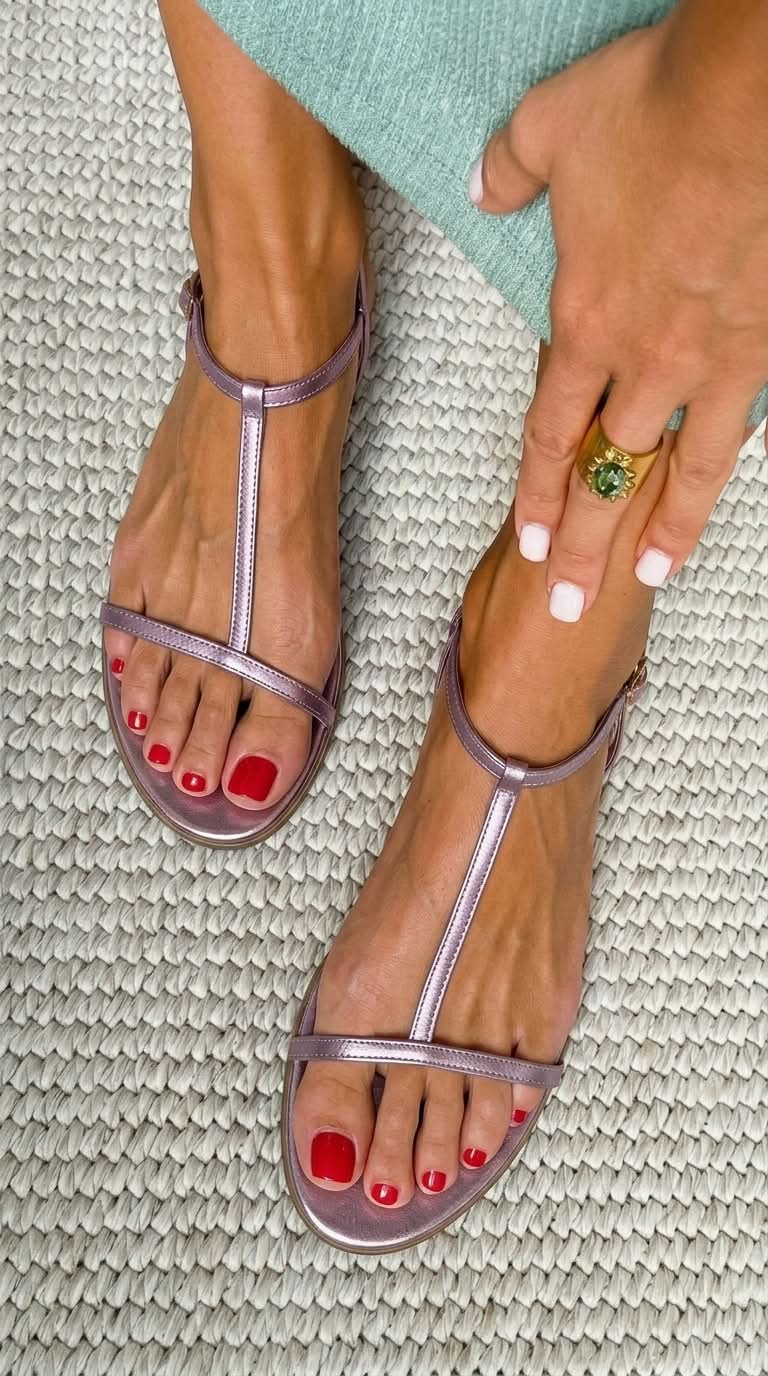 SANDALIAS PLANAS DE TIRAS