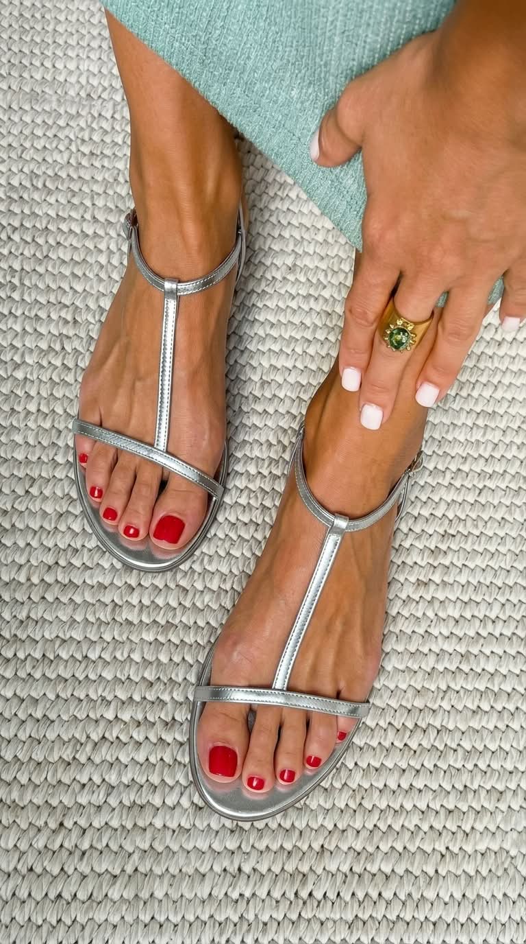 SANDALIAS PLANAS DE TIRAS